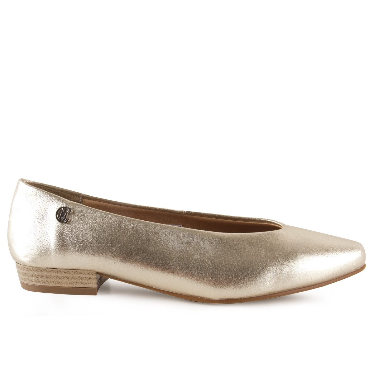 Gold leather ballerina pumps by Chamby