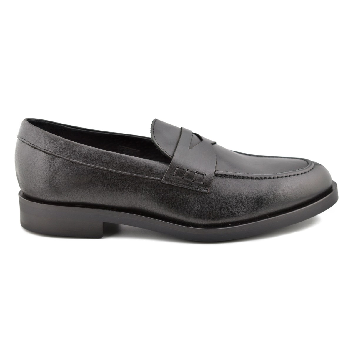 Black leather loafers by Casual