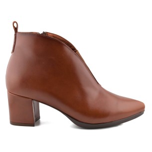 Lässige braune Lederstiefeletten mit Absätzen DESIREE SHOES