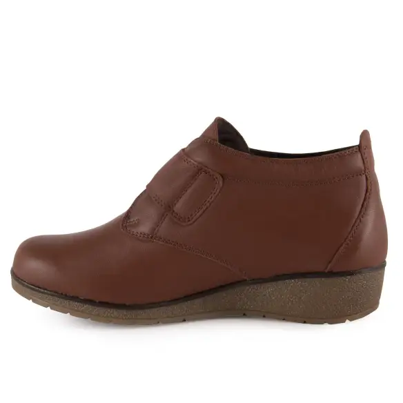 Botins clássicos em pele castanha com fecho de velcro Pie de Angel