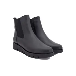 Botins em pele preta com elástico GASYMAR 2